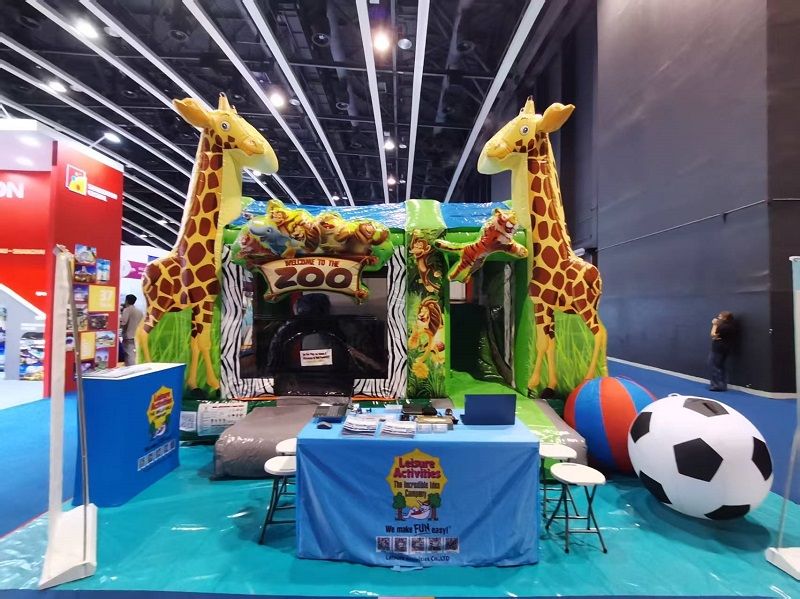 กิจกรรมยามว่าง® นำสวนสัตว์มาสู่ IAAPA EXPO ASIA ด้วยปราสาทเด้งดึ๋งสูง 4 เมตรที่ชวนตะลึง กิจกรรมยามว่าง® นำสวนสัตว์มาสู่ IAAPA EXPO ASIA ด้วยปราสาทเด้งดึ๋งสูง 4 เมตรที่ชวนตะลึง
